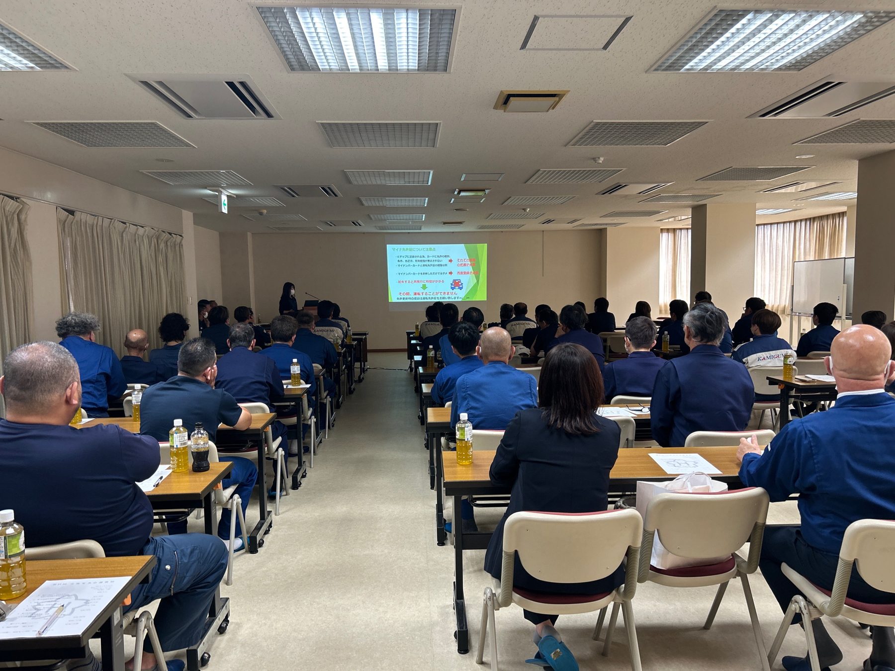 安全を最優先にした輸送体制(社内安全教育の様子)